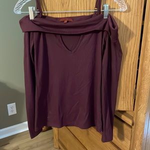 Long sleeve maroon top